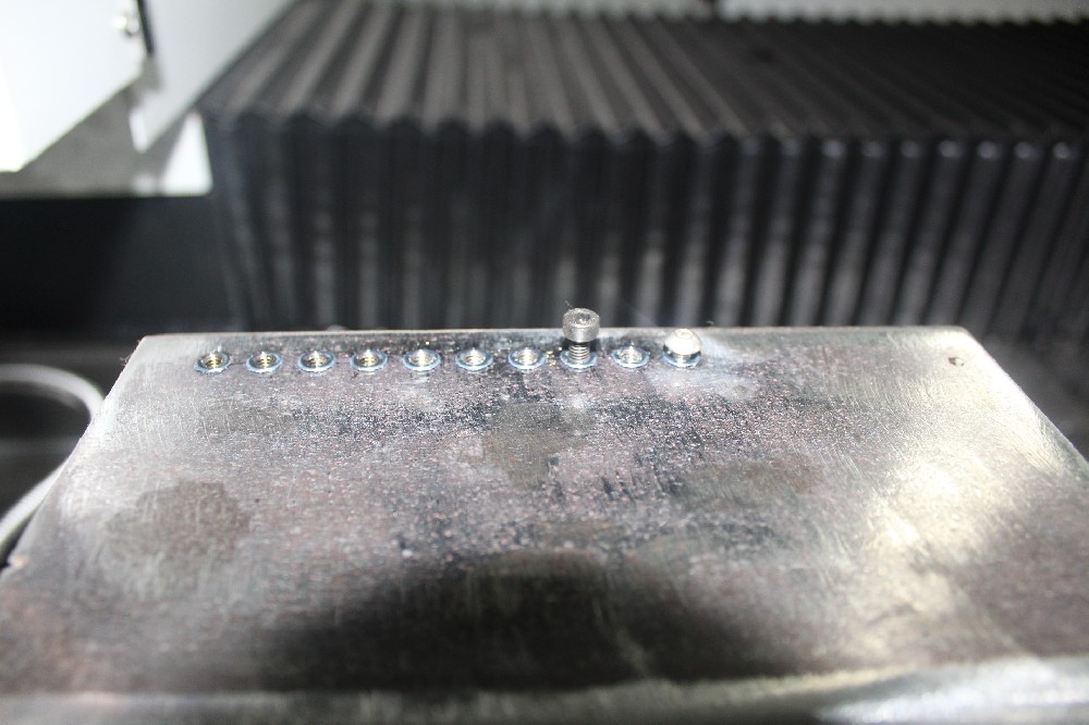 M4圆口热熔钻孔+挤压丝锥攻牙+3毫米厚方管视频展示